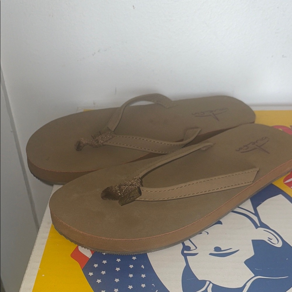 Bluefin Flip Flops size 7